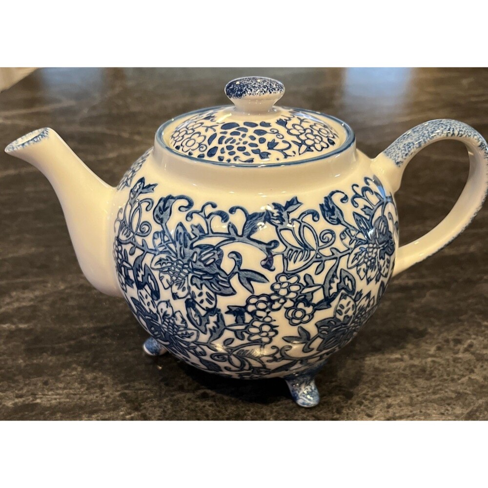 Three Footed Porcelain Teapot With Floral Blue & White Pattern 9x7’